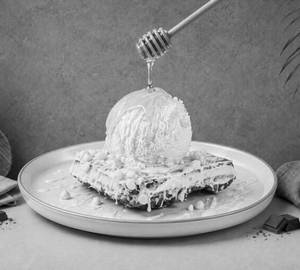 Honey Vanilla Waffle Sundae