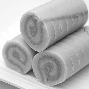 KAJU PISTA ROLL