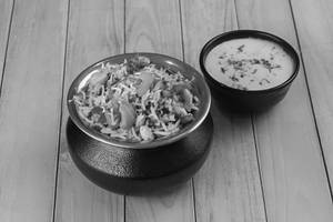 Lucknowi Dum Biryani With Raita
