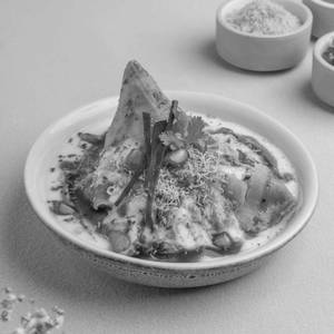 Samosa Chaat [Dahi]