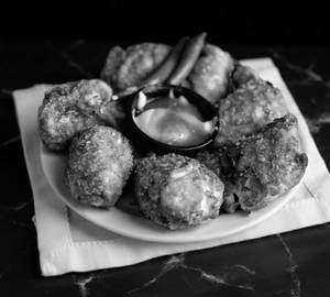Veg Kurkure Momos [8 Pieces]