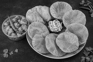 Aloo Dry Sabji [500 Ml] With 10 Poori And Salad