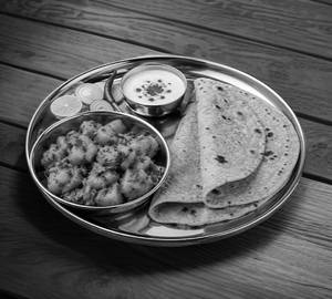 Veg Student Thali (Aalu Sabji+5Roti+Dahi+Salad