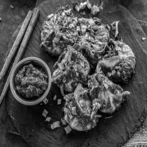 Veg Schezwan Momo (tosted)-8pcs