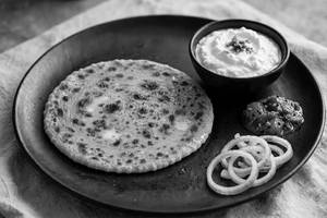 Tandoori Gobhi Parantha With Curd
