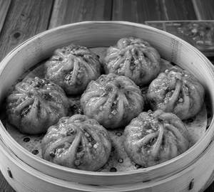 Schezwan Veg Momos