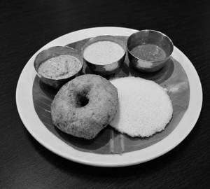 Idli +Vada(Chutney)