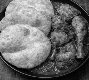 2 Poori With Chicken Curry