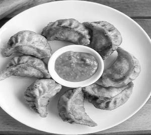 Vegetable Fried Momos [10 Pieces]