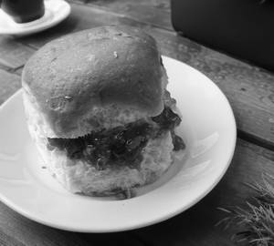 Cheese Schezwan Vada Pav [1 Pav]