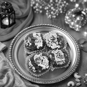 Milk Darvej Laddu