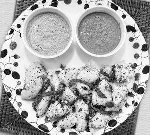 Green Chilli & Curry Leaf Tossed Rawa Idli [5 Pieces]