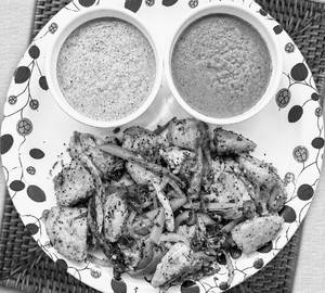 Stuffed & Veggie-Tossed Rawa Idli (Suji Idli) [5 Pieces]