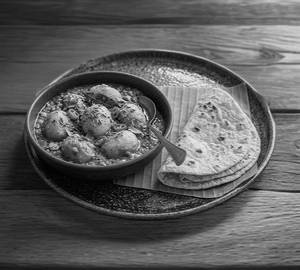 Tava roti 3 piece with Darjeeling aloo dum