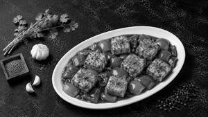 Hakka Cottage Cheese Chilli (gravy) - 8 Pcs