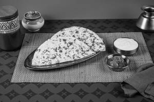 Paneer Bharwa Kulcha