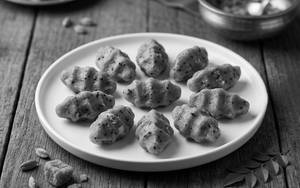 Sweet Pidi Kozhukattai 10pcs (Inippu Kozhukattai)