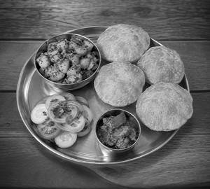 Aloo Jeera With 4 Puri