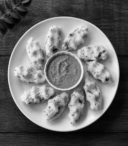 Kaara Kozhukattai (Uppu Kozhukattai) 10pcs With Chutney