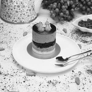 Crunchy Almond Mini Cake