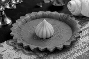 Gur Sondesh Modak [1 Piece]