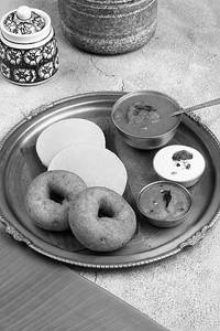 Idli Sambar + Medu Wada