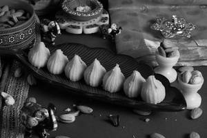 Mava Kesar Modak