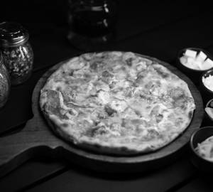 Paneer Makhani Pizza