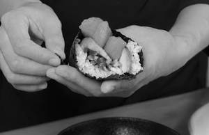 SAKE HANDROLL 3 PCS