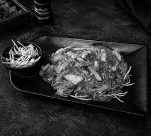 Veg cantonese pan fried noodles