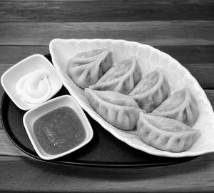 Veg steamed momos [6 pieces]
