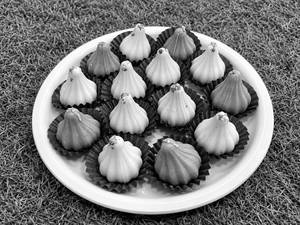 Kesariya Modak [Per Pc]