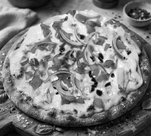 Onion and tomato pizza