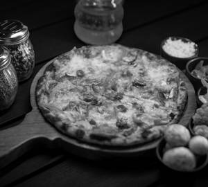 Broccoli And Mushroom Pizza