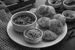 Club Kachori With Sabzi