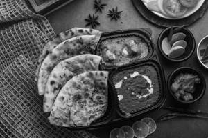 Paneer Butter Masala+ Dal Makhani+ Masala Kulcha
