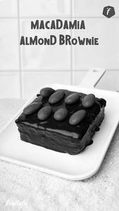 Macadamia Almond Brownie