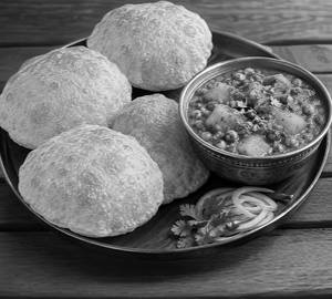 Puri Sabji With Salad [4 Piece Puri]