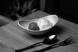 Kesar Jamoon With Ice Cream