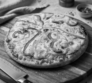 Capsicum and onion pizza