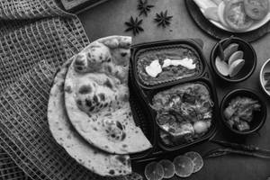 Paneer Do Pyaza + Dal Makhani + Tandoori Roti (2pcs) + Salad + Pickle