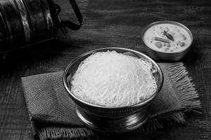 Iddiyappam (3pcs) With Vellai Kuruma