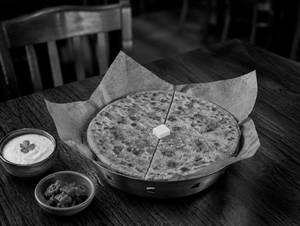 Hari Mirch Paratha (2 pcs)