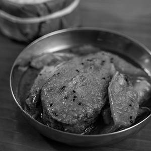 Kalo Jeere Aar Alu Potol Diye Mrigel Machh-er Jhol