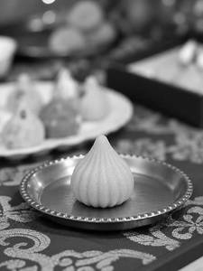 Plain Kaju Modak