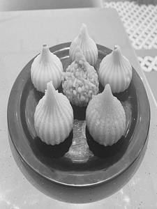 Modak Medium