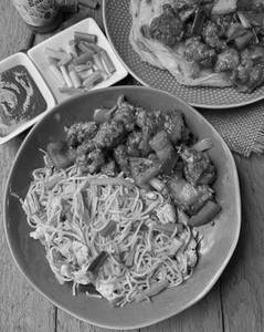 Chicken Hakka Noodles [Half] With Chicken Chilli [Half]