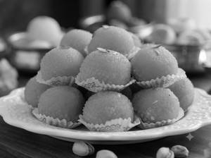 Kesar Ladoo