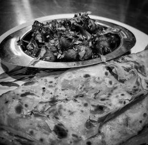Chicken Chilli [Half] With 2 Laccha Paratha