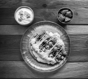 1  Pizza Paratha   with 100 g dahi